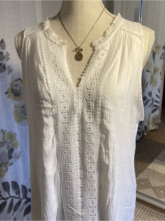 Sleeveless Ivory Midi Dress with Lace Trim - Picture 5 of 7